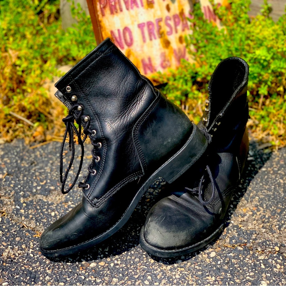 Ariat black leather kiltie lace up round toe western biker boots
